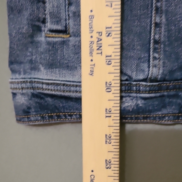 MOSSIMO Women's Blue Distressed Denim Trucker Jacket - Size Medium - Picture 9 of 13